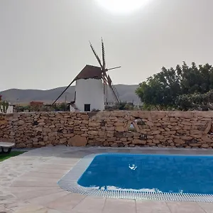 historica-villa-con-molino-de-viento.hotelsfuerteventura.org/